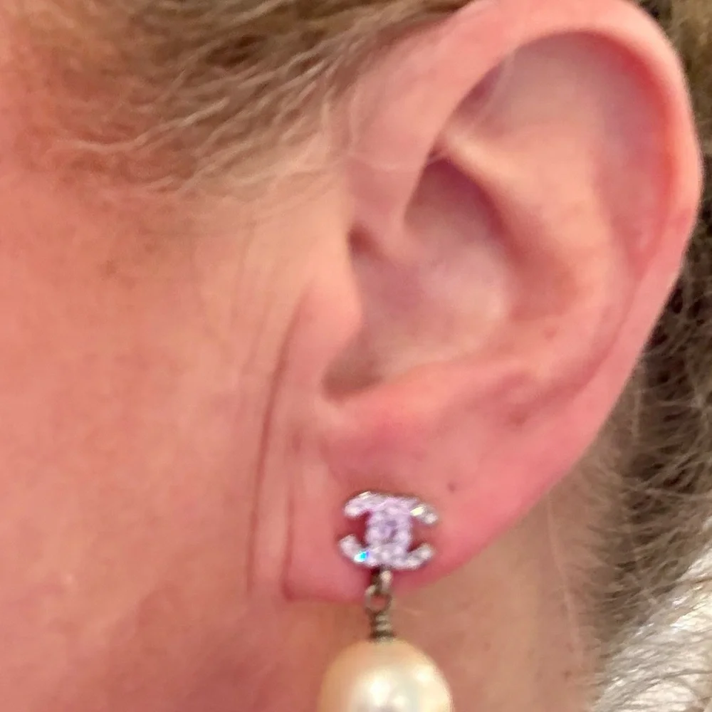 CHANEL Pearl and Silver Earrings - Picture 4 of 17